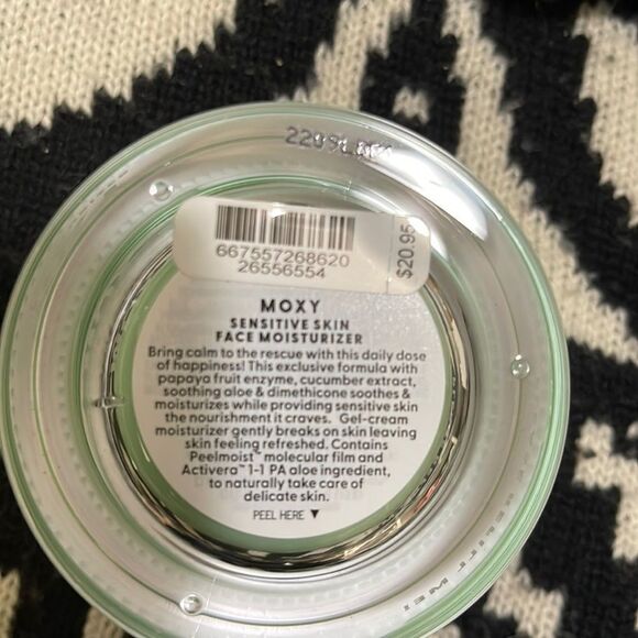 NEW- Moxy / Bath & Body Works- Sensitive Skin Face Moisturizer - Picture 3 of 4